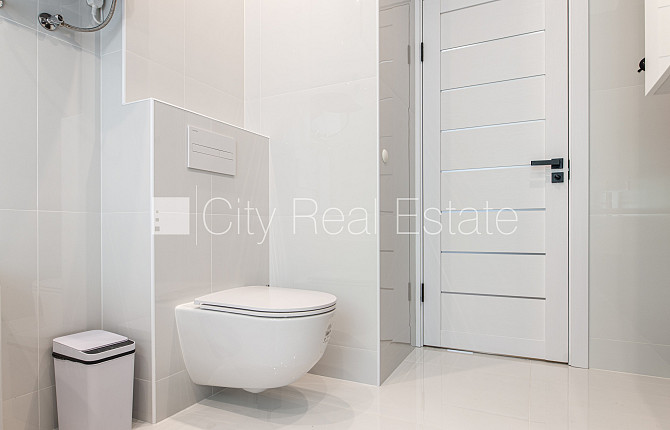 Jaunceltne, slēgts pagalms, ieeja no pagalma, ir lifts, divi balkoni 3 m2, terase 29,20 m2, logi Rīga - foto 20
