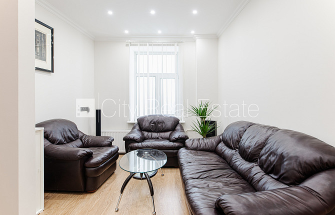 Jaunceltne, slēgts pagalms, ieeja no pagalma, ir lifts, divi balkoni 3 m2, terase 29,20 m2, logi Rīga - foto 2