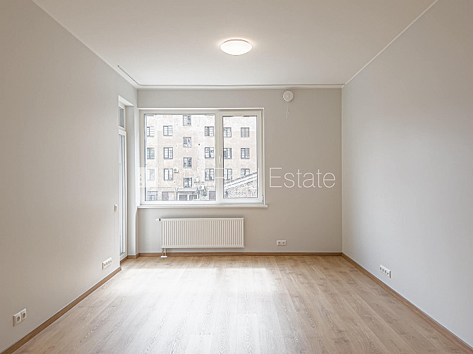 Fasādes māja, ieeja no ielas un pagalma, logi vērsti mājas abās pusēs, palīgtelpa, augstie Rīga - foto 5