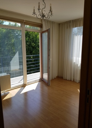 No jūlija beigām tiek izīrēts gaišs un omulīgs trīs istabu dzīvoklis jaunajā projektā, Rīga - foto 1