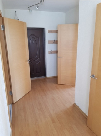 No jūlija beigām tiek izīrēts gaišs un omulīgs trīs istabu dzīvoklis jaunajā projektā, Rīga - foto 3