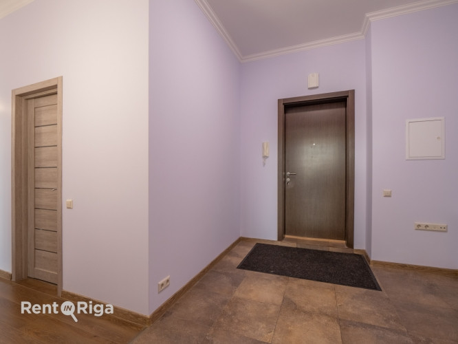 Pārdod 4 istabu dzīvokli projektā 