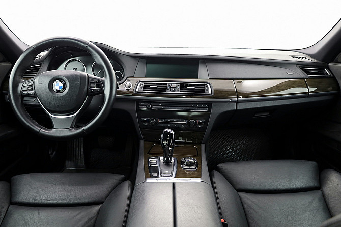 BMW 750 Executive 4.4 300kW Tallina - foto 5