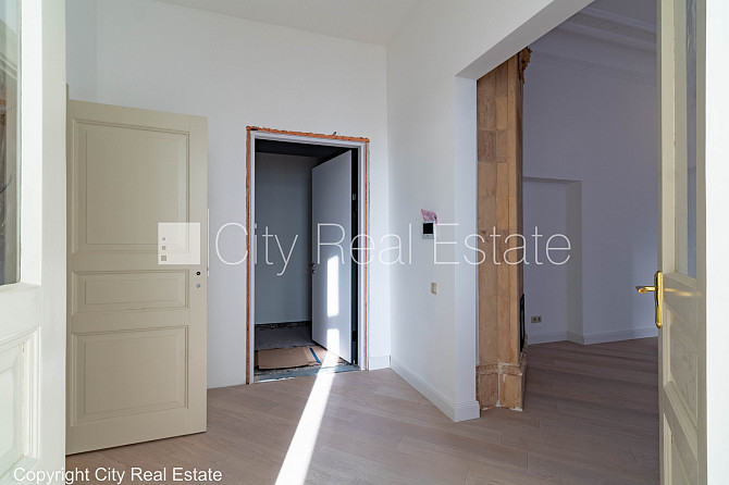 Fasādes māja, renovēta māja, fasāde ar dekoratīvo apmetumu, slēgts pagalms, ieeja no ielas Rīga - foto 18