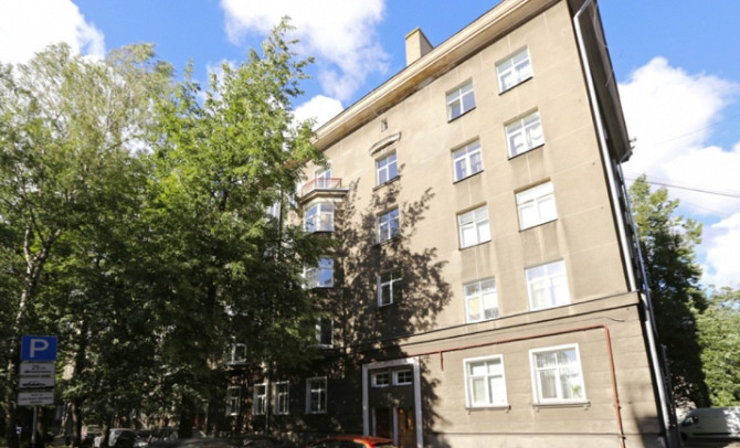 Trīs istabu dzīvoklis klusajā centrā ar skatu uz Daugavu Piedāvājumā svaigi izremontēts un Rīga - foto 1