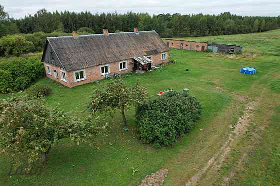 Pārdod dzīvojamo māju ar saimniecības ēku un zemes gabalu 3,9 ha.

Apbūve:
1940. gadā kapitāli būvēt Jelgava un Jelgavas novads