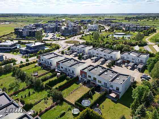 Pieejams no 06.2026.

Pārdošanā pieejamas dažādas rindu mājas ekskluzīvajā Salienas ciematā  sakoptā Rīgas rajons