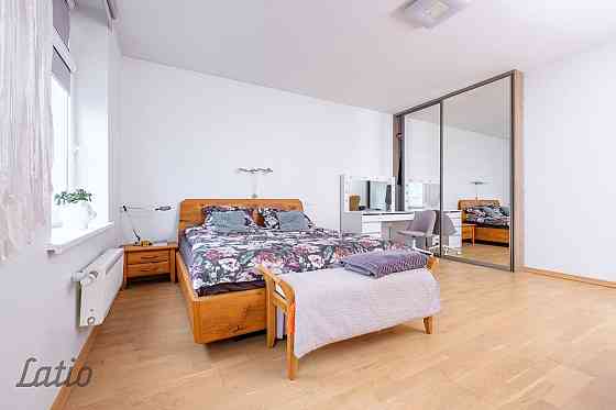 Divstāvu dzīvoklis jaunajā projektā "Torņkalna Pakavs".
Piedāvājumā plašs un moderns 4 istabu dzīvok Rīga