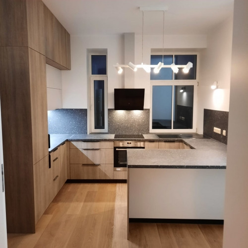 Tiek izīrēts gaišs, moderns 4,5 -istabu dzīvoklis renovētā jūgendstila ēkā Brīvības Rīga - foto 8