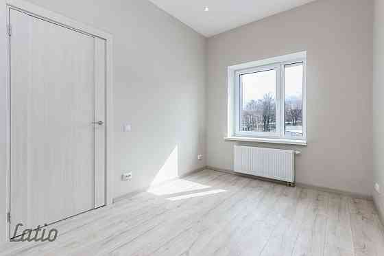 Izīrē ilgtermiņā divistabu dzīvokli 1994.gadā būvētā un 2019.gadā renovētā ēkā. Jauni PVC logi, elek Рига