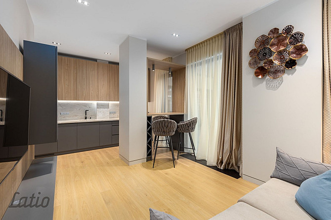 Īrei tiek piedāvāts dzīvoklis Rīgas centrā, jaunā ēkā Club Central Residence. Līdzās veikali, restor Рига - изображение 3