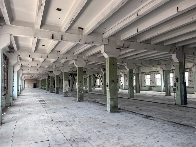 Iznomā ražošanas, noliktavas telpas Klijānu ielā 22.   Kopā stāvā platība- 1750m2. Telpas Rīga - foto 1