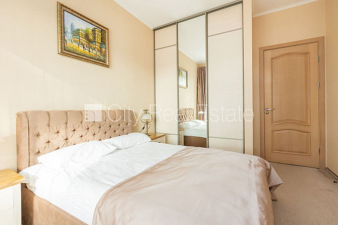 Fasādes māja, ieeja no ielas, ir lifts, kāpņu telpa pēc kapitālā remonta, balkons, istabas Rīga - foto 8