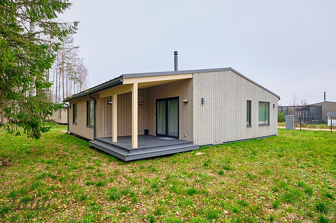 Pārdod tikko pabeigtu vienstāva māju ar plašu zemes gabalu Zvejniekciemā 350m attālumā no jūras.
Māj Саулкрасты - изображение 6