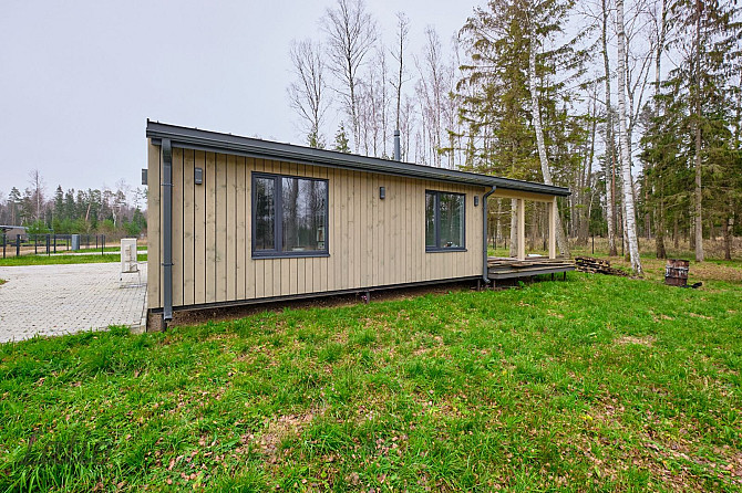 Pārdod tikko pabeigtu vienstāva māju ar plašu zemes gabalu Zvejniekciemā 350m attālumā no jūras.
Māj Саулкрасты - изображение 9