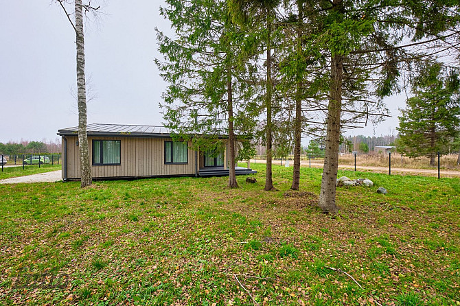 Pārdod tikko pabeigtu vienstāva māju ar plašu zemes gabalu Zvejniekciemā 350m attālumā no jūras.
Māj Саулкрасты - изображение 10