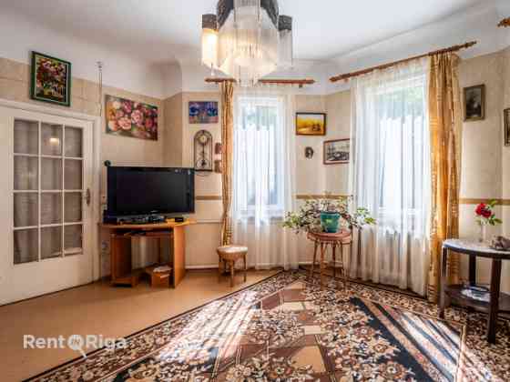 Продаётся красивая частный дом в Булдури!  Недвижимость состоит из основного Jūrmala
