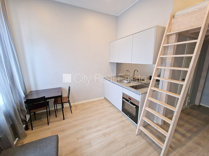 Fasādes māja, renovēta māja, ieeja no ielas, kāpņu telpa pēc kapitālā remonta, logi Rīga - foto 14