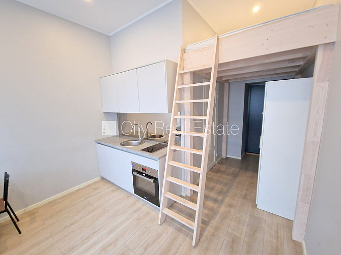 Fasādes māja, renovēta māja, ieeja no ielas, kāpņu telpa pēc kapitālā remonta, logi Rīga - foto 15