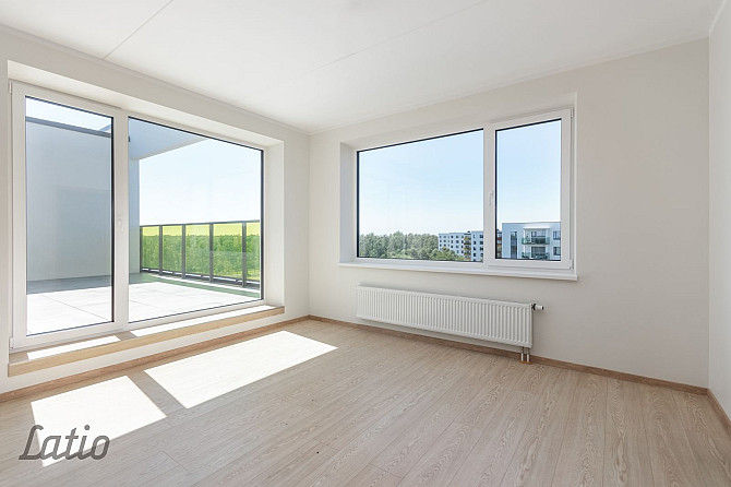 Pārdošanā funkcionāls un kvalitatīvi izbūvēts 3 istabu dzīvoklis modernā dzīvojamā Rīga - foto 2
