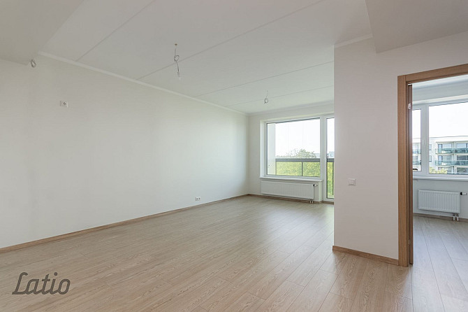 Pārdošanā funkcionāls un kvalitatīvi izbūvēts 3 istabu dzīvoklis modernā dzīvojamā Rīga - foto 2