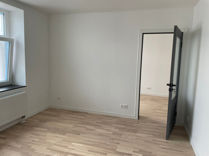Tiek pārdots renovēts 3-istabu dzīvoklis renovētā ēkā Rīgas centrā. Katram dzīvoklim ir Rīga - foto 9