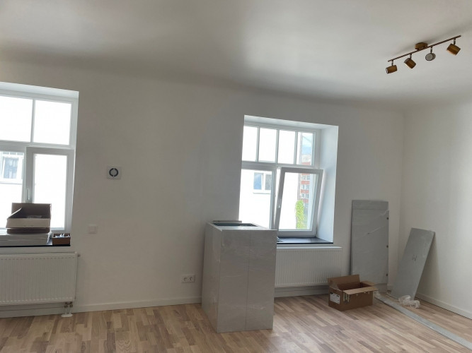 Tiek pārdots renovēts 3-istabu dzīvoklis renovētā ēkā Rīgas centrā. Katram dzīvoklim ir Rīga - foto 8