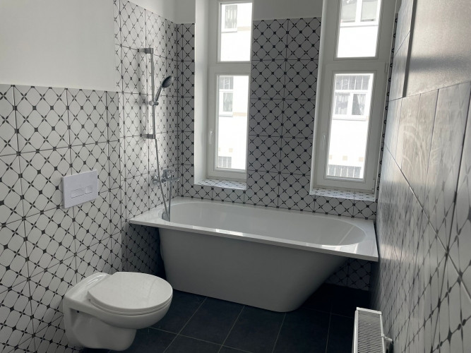 Tiek pārdots renovēts 3-istabu dzīvoklis renovētā ēkā Rīgas centrā. Katram dzīvoklim ir Rīga - foto 7