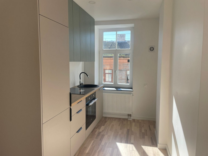 Tiek pārdots gaišs un saulains renovēts 2-istabu dzīvoklis un atsevišķu virtuvi. Katram Rīga - foto 10