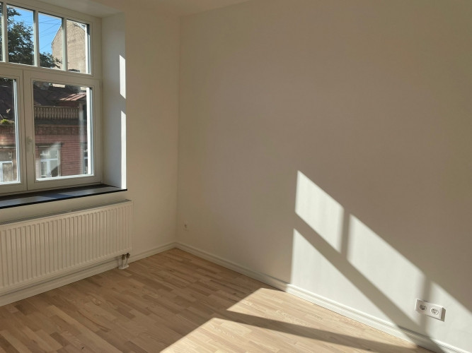 Tiek pārdots gaišs un saulains renovēts 2-istabu dzīvoklis un atsevišķu virtuvi. Katram Rīga - foto 15