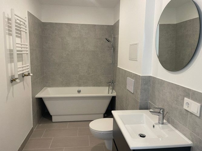 Tiek pārdots gaišs un saulains renovēts 2-istabu dzīvoklis un atsevišķu virtuvi. Katram Rīga - foto 16