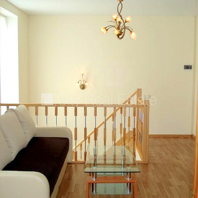 Pagalma ēka, renovēta māja, slēgts pagalms, ieeja no ielas un pagalma, mansards, kāpņu telpa Rīga - foto 13