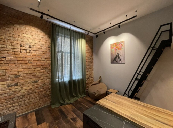 Mājīgs loft tipa dzīvoklis Rīgas centrā!  Dzivoklis veidots pec individuala planojuma ar Rīga - foto 2