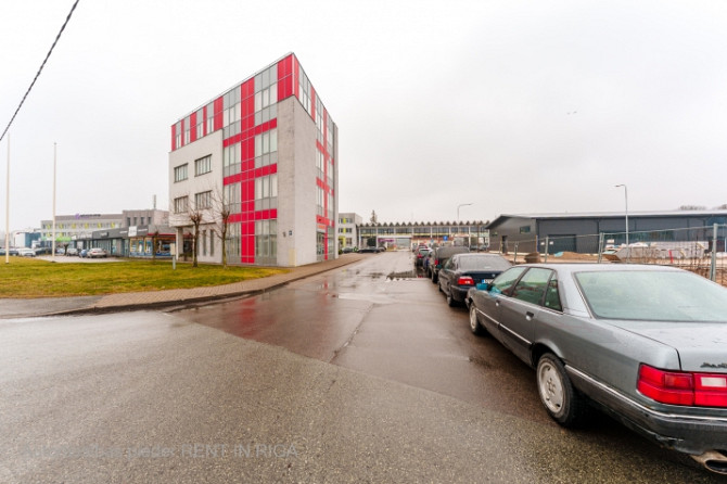 Iznomā biroja telpas 2.4. stāvā  mūsdienīgā biroja/tirdzniecības ēkā Dārzciemā. Rīga - foto 7