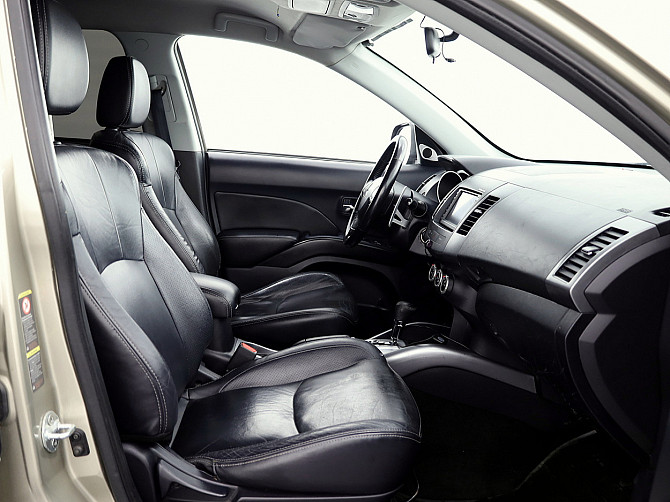Mitsubishi Outlander Luxury ATM 2.4 125kW Таллин - изображение 6