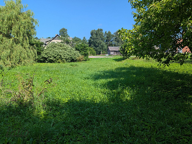 Pavisam tuvu jūrai pardod plašu īpašumu, kas sastāv no 2 zemes gabaliem (0,55 un 0,3855 ha) un Talsi un Talsu novads - foto 5