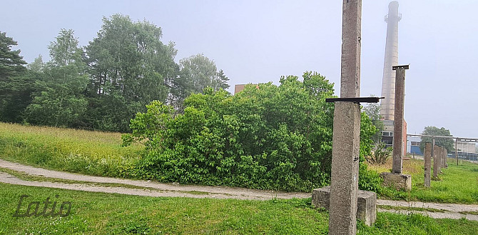 Pavisam tuvu jūrai pardod plašu īpašumu, kas sastāv no 2 zemes gabaliem (0,55 un 0,3855 ha) un Talsi un Talsu novads - foto 2