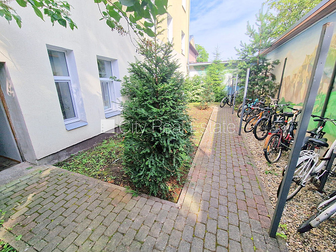 Fasādes māja, renovēta māja, slēgts pagalms, apsargāts pagalms, ieeja no ielas, kāpņu telpa Rīga - foto 12