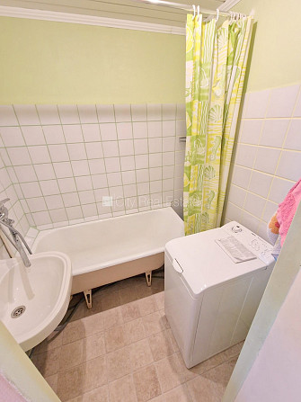 Pagalma ēka, ieeja no pagalma, logi vērsti uz pagalma pusi, plašs skats no loga, viena istaba Rīga - foto 16
