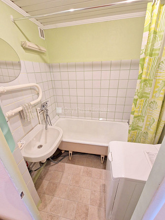 Pagalma ēka, ieeja no pagalma, logi vērsti uz pagalma pusi, plašs skats no loga, viena istaba Rīga - foto 15