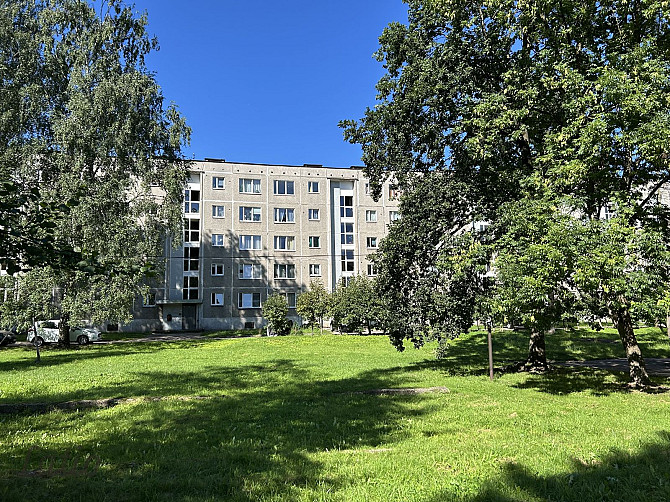 Pardod zemes gabalu ar uz tā esošu daudzdzīvokļu namu.
Dzīvokļu skaits 105.
Universālā Rīga - foto 1
