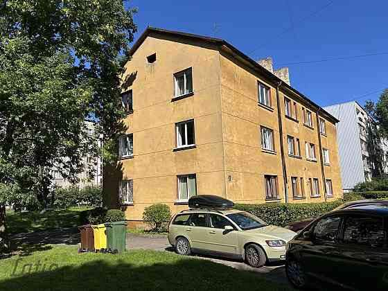 Pārdod zemi ar uz tā esošu daudzdzīvokļu namu.
Īpašums sastāv no 2 zemes gabaliem 447 un 770m2 platī Rīga