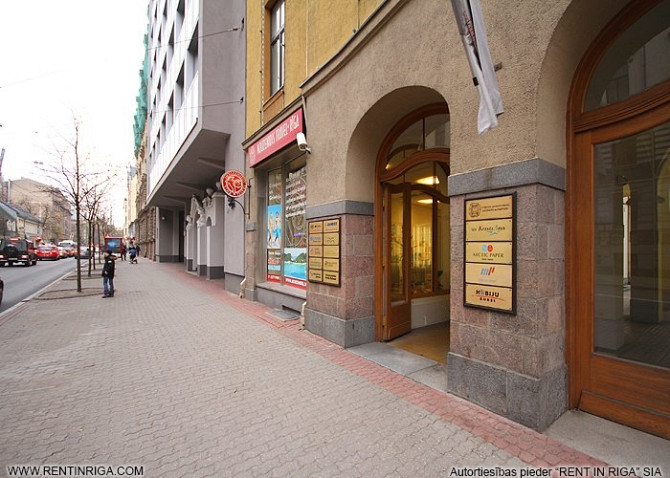 Iznomā tirdzniecības telpas Centrā. Telpas bija Frizētava.  + Frizētavai sagatavota Rīga - foto 2