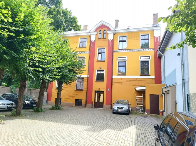 Izīrē 2 istabu dzīvoklis klusā iekšpagalmā Rīgas centrā.  Piedāvājam funkcionālu 2 Rīga - foto 9