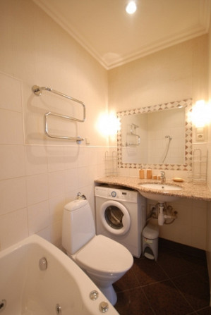 No 1. septembra ilgtermiņā izīrē penthouse dzīvokli ar 2 izolētām istabām netālu no klusā Rīga - foto 9
