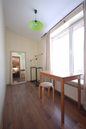 No 1. septembra ilgtermiņā izīrē penthouse dzīvokli ar 2 izolētām istabām netālu no klusā Rīga - foto 7