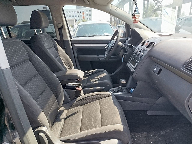 Volkswagen Touran Comfortline Facelift ATM 1.9 TDI 77kW Tallina - foto 6