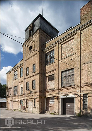 Lieliska un potenciāla vieta veikalam, restorānam vai cita veida komercdarbībai. Ēkai ir divi Rīga - foto 18