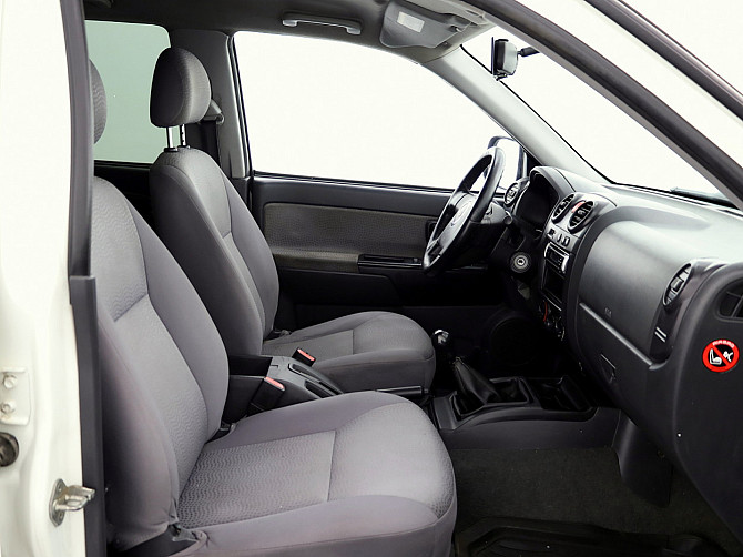 Isuzu D-Max Doublecab Facelift 2.5 TD 100kW Tallina - foto 6