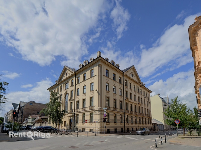 Telpas puspagraba stāvā un Baznīcas un Lāčplēša ielu stūra.  Telpu kods 1264 - Rīga - foto 1